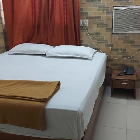Glitz Hotels Sai Guest House - Nr Inorbit Mall Vashi Navi Mumbai Esterno foto