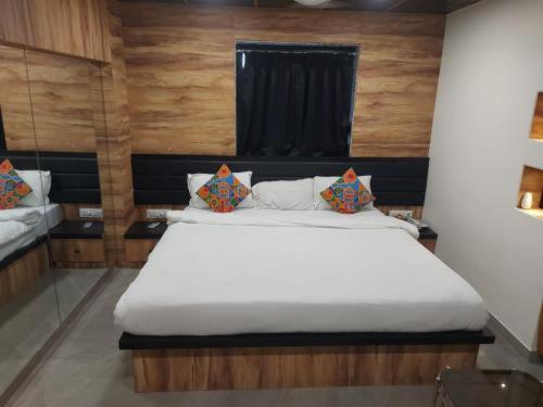 Glitz Hotels Sai Guest House - Nr Inorbit Mall Vashi Navi Mumbai Esterno foto