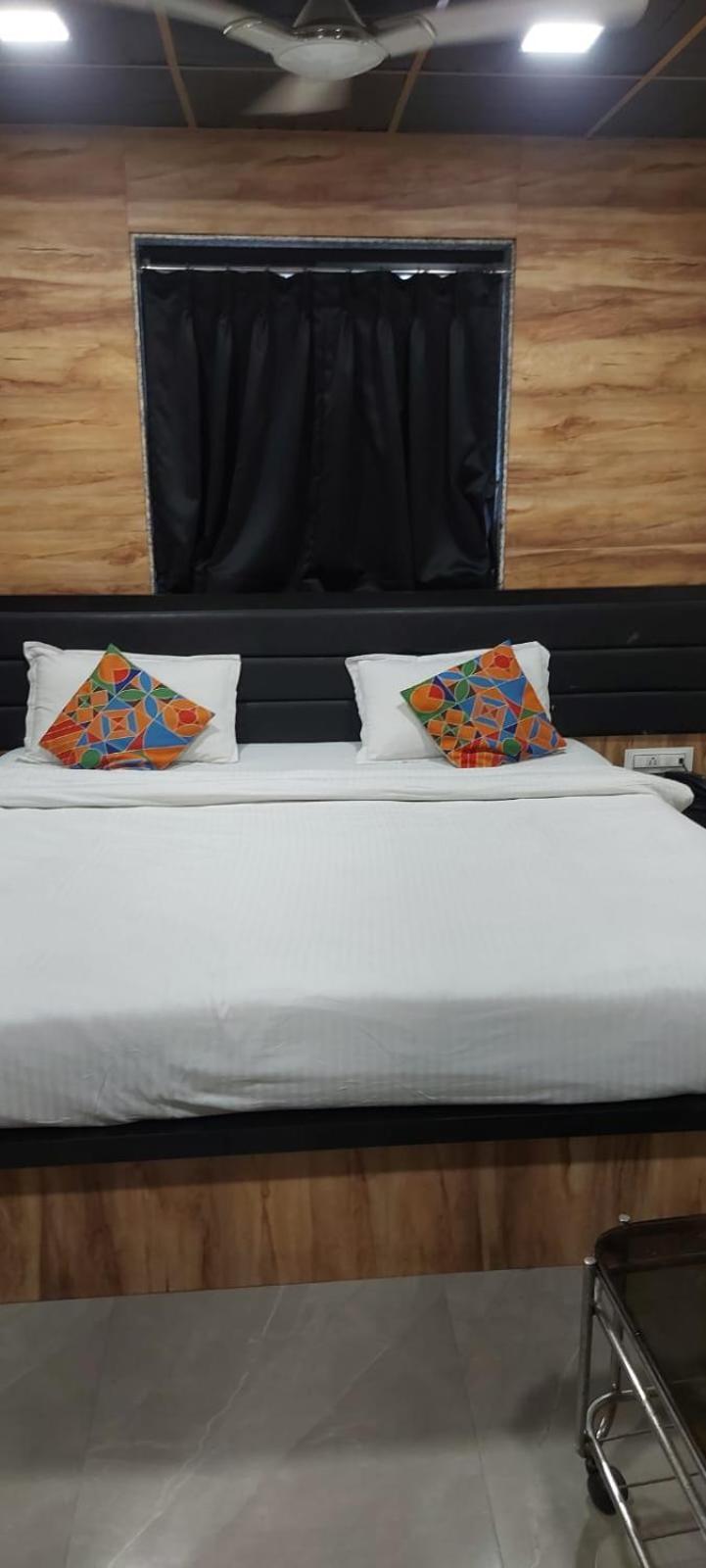 Glitz Hotels Sai Guest House - Nr Inorbit Mall Vashi Navi Mumbai Esterno foto