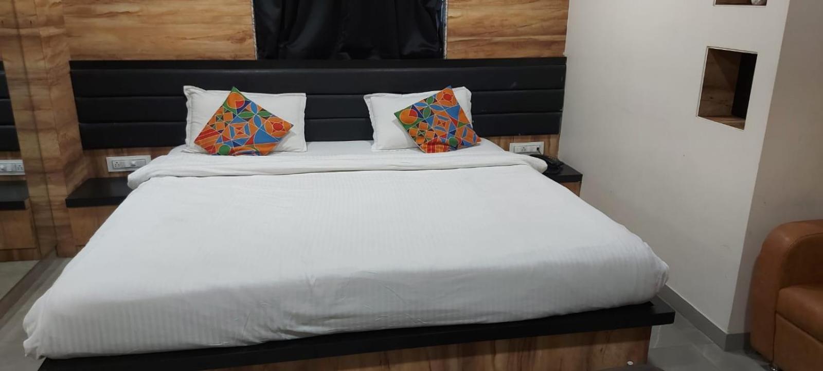 Glitz Hotels Sai Guest House - Nr Inorbit Mall Vashi Navi Mumbai Esterno foto